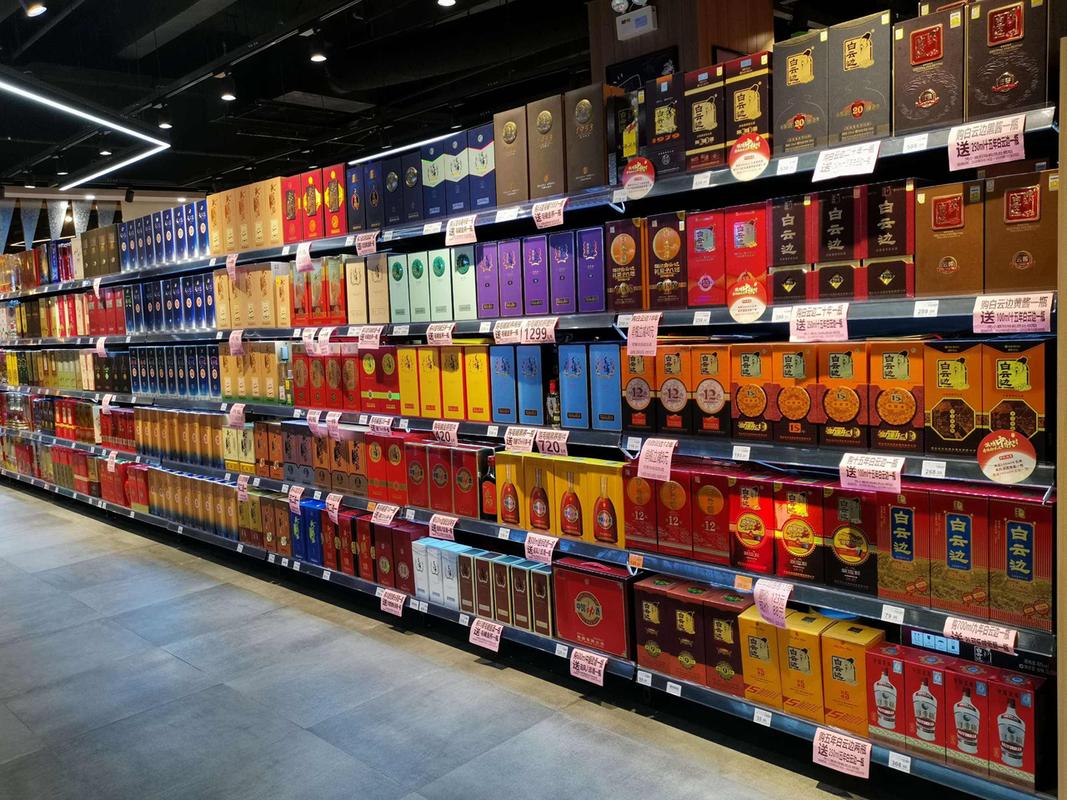 選白酒必看！白酒瓶身上的這3個‘密碼’，才是辨別純糧酒的真招